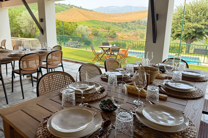 Lunch in Douro Valley bij Quinta dos Novais met wijnarrangementen