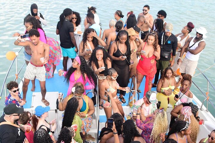 #1 Punta Cana Hip Hop Adults Only Party Boat avec Open Bar et DJ