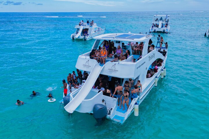#1 Punta Cana Hip Hop Adults Only Party Boat avec Open Bar et DJ