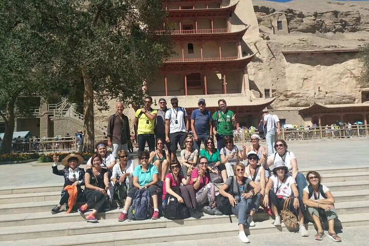 Tour privato di un giorno della Via della Seta di Dunhuang: grotte di Mogao, Crescent Spring