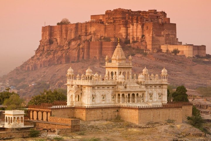 Privat envejsoverførsel fra Pushkar til Jodhpur i AC-køretøj