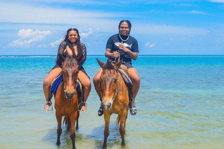 Experiencia en vehículos todo terreno, rafting en bambú y paseos a caballo en Ocho Ríos