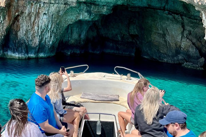 Hoteller i nærheden af Zakynthos VIP Above & Beyond Shipwreck & Blue Caves Tour