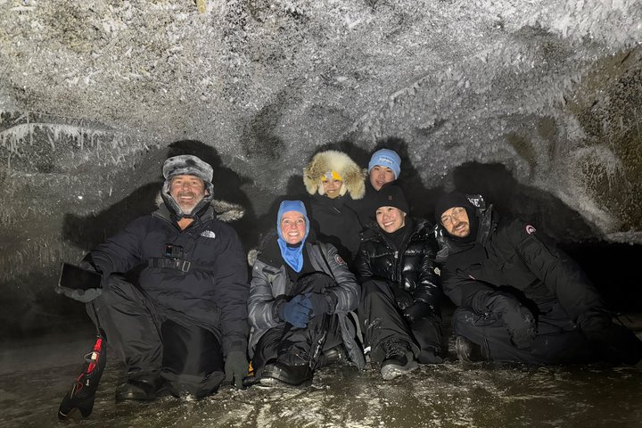 Avventura nella Grotta di Ghiaccio del Ghiacciaio Castner da Fairbanks