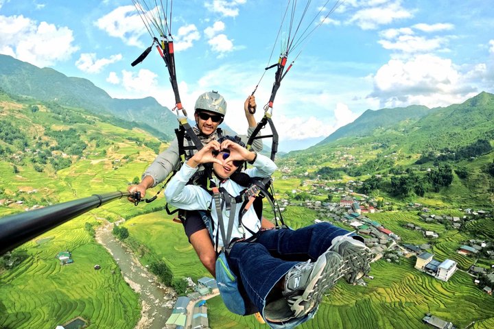 90 - Tour giornaliero di Sapa in parapendio – trasferimento in hotel incluso
