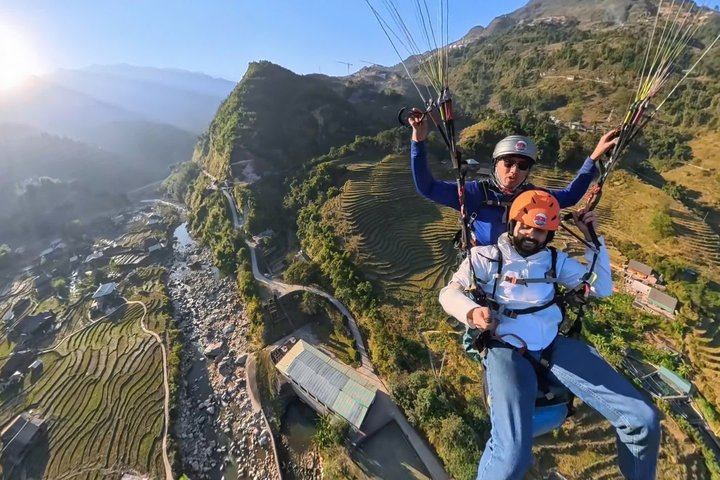 90 - Tour giornaliero di Sapa in parapendio – trasferimento in hotel incluso