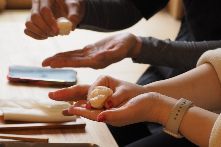 Privat sushilektion i Tokyo–6 slag, kulturhistoria och full måltid