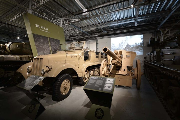 Poznan Private WWII Tour i Gaz 69 Army Car