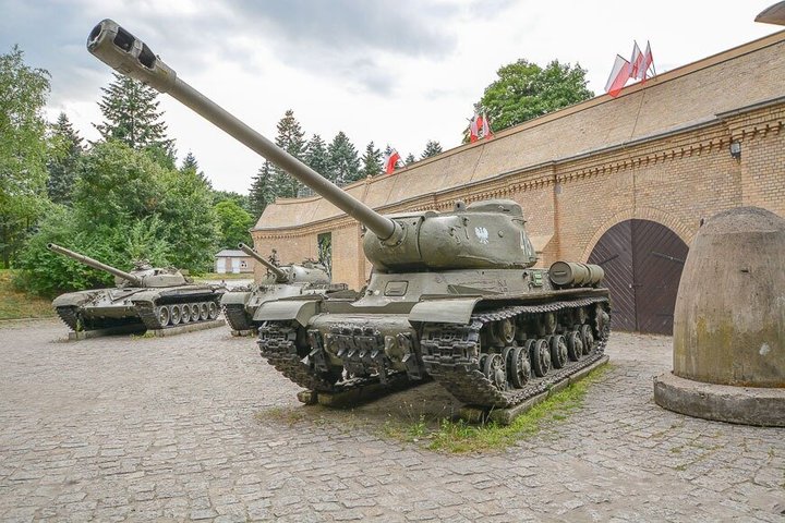 Poznan Private WWII Tour i Gaz 69 Army Car