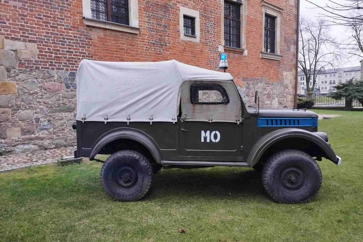 Poznan Private WWII Tour i Gaz 69 Army Car