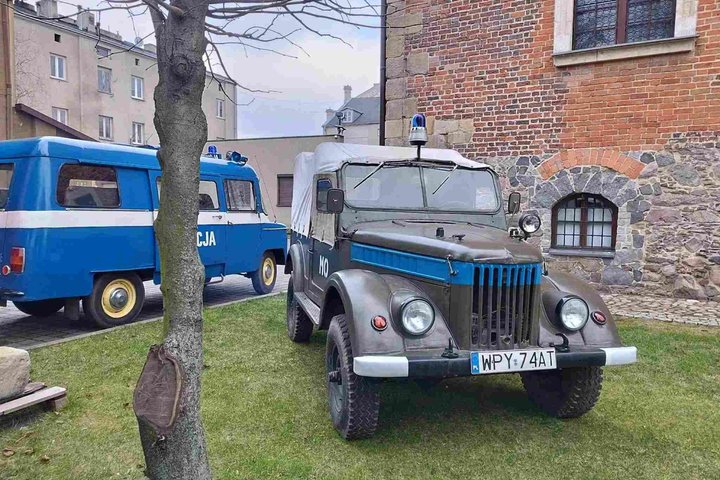 Poznan Private WWII Tour i Gaz 69 Army Car