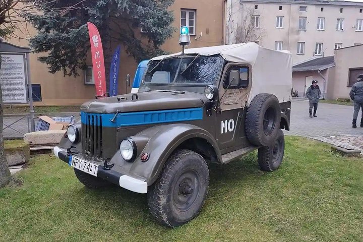 Poznan Private WWII Tour i Gaz 69 Army Car