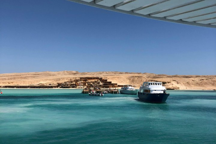 Hurghada: VIP Seafood Yacht till 3 öar, delfiner och snorkling