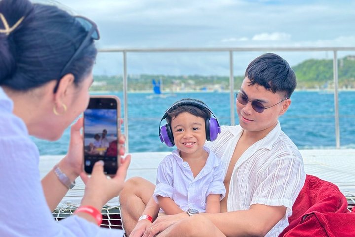 Boracay Sunset Cruise med Party DJ & ubegrænset mad og drikkevarer