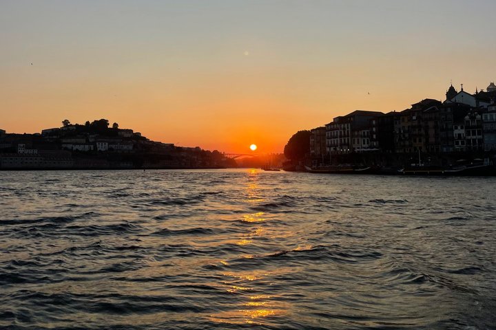 Oporto: Crucero de lujo en yate con vino, aperitivos y 7 puentes.