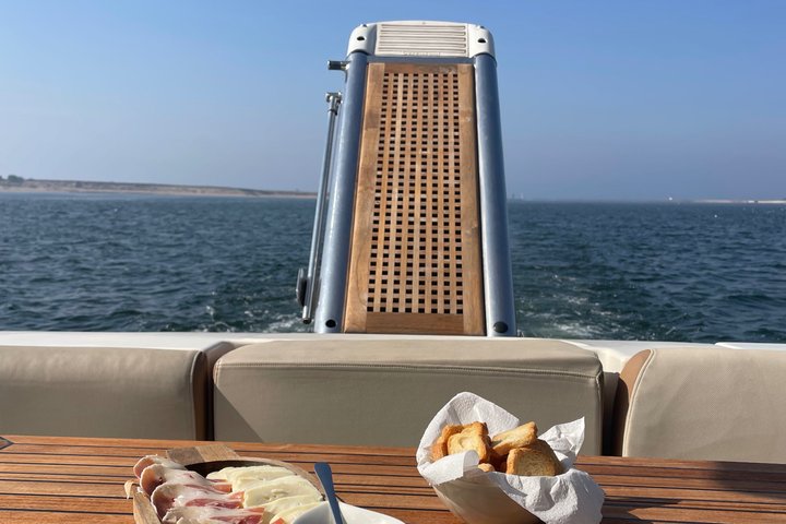 Oporto: Crucero de lujo en yate con vino, aperitivos y 7 puentes.