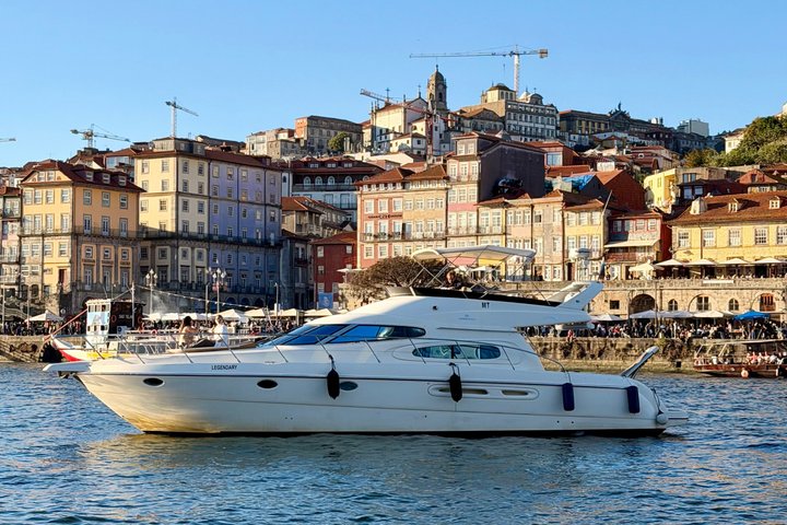 Oporto: Crucero de lujo en yate con vino, aperitivos y 7 puentes.