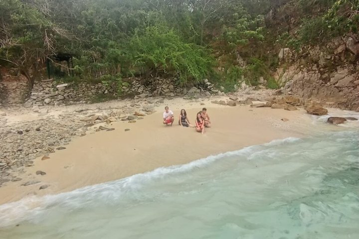 Privat tur till 7 lokala vikar i Huatulco + GRATIS SPORTFISKNING