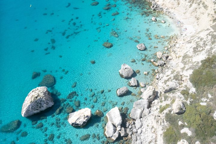 Cagliari Katamaran-Segeltour: Malerische Küste und Schnorchelmöglichkeiten
