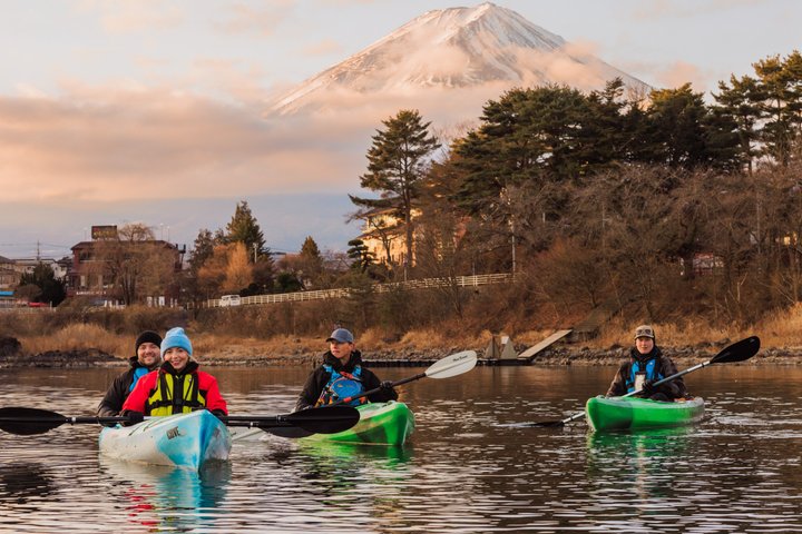 Kaffe på en kajak med Mount Fuji - Tidligt om morgenen