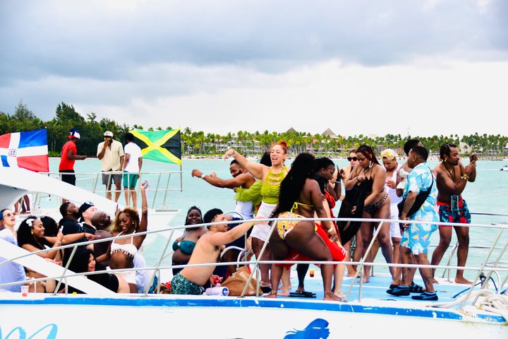 #1 Punta Cana Hip Hop Adults Only Party Boat avec Open Bar et DJ