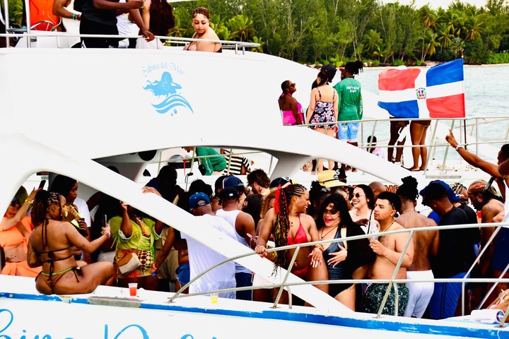 #1 Punta Cana Hip Hop Adults Only Party Boat avec Open Bar et DJ