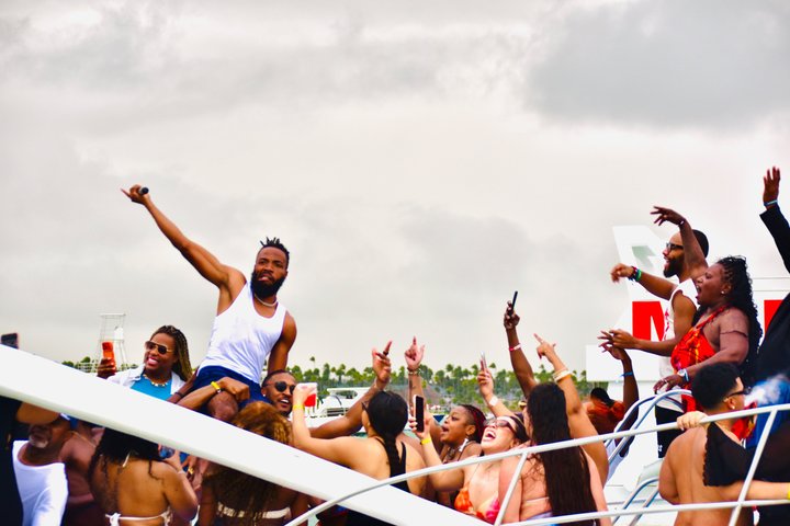 #1 Punta Cana Hip Hop Adults Only Party Boat avec Open Bar et DJ