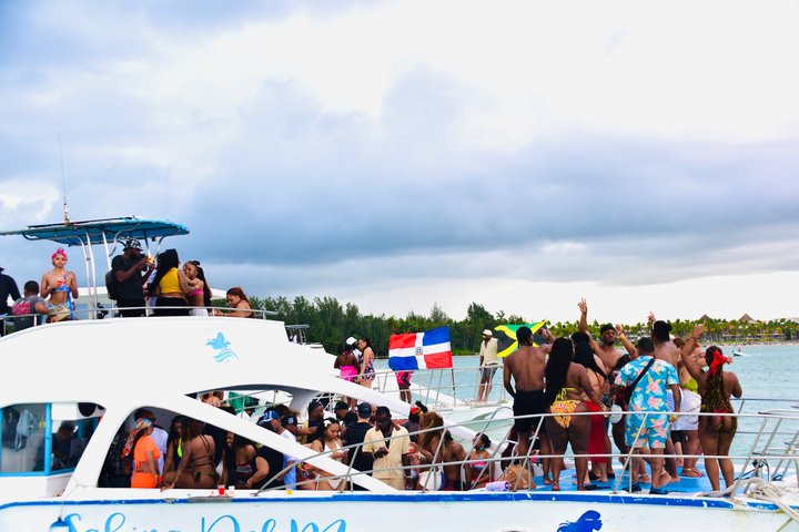 #1 Punta Cana Hip Hop Adults Only Party Boat avec Open Bar et DJ