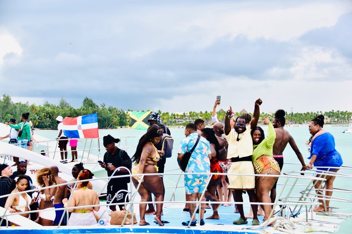 #1 Punta Cana Hip Hop Adults Only Party Boat avec Open Bar et DJ