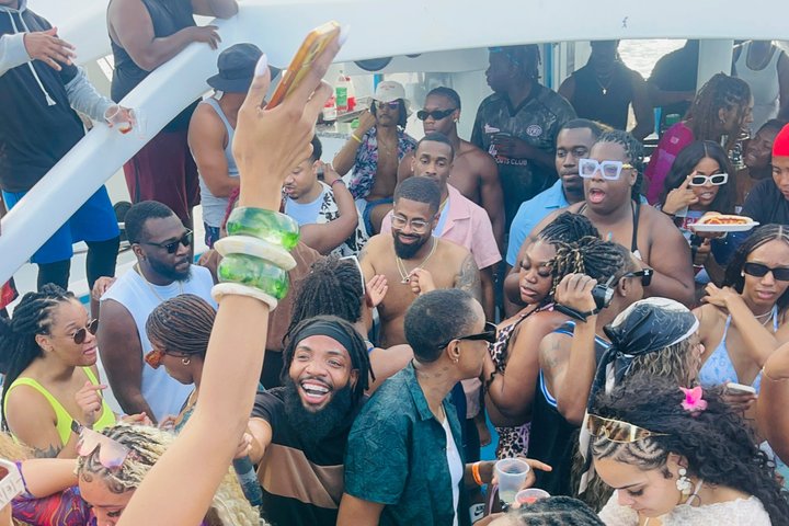 #1 Punta Cana Hip Hop Adults Only Party Boat avec Open Bar et DJ