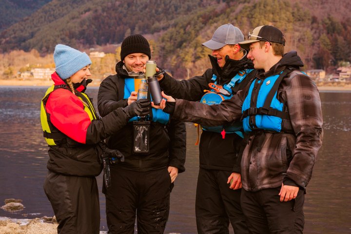 Kaffe på en kajak med Mount Fuji - Tidligt om morgenen