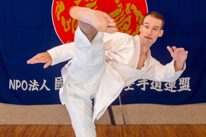 Aula de karate no Shotokan Dojo com Guia Inglês
