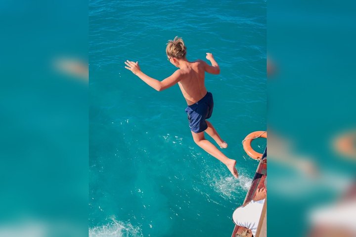 Scoprire le balene a Tenerife: tour in yacht con bagno e pranzo