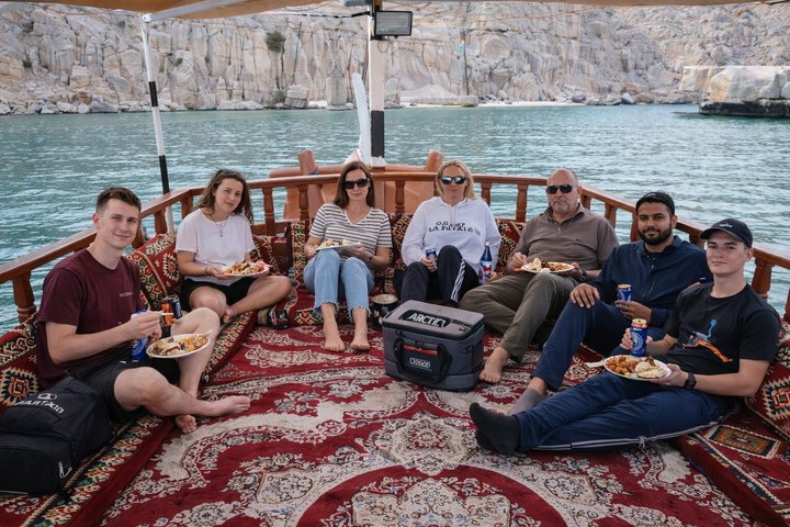Crucero Dhow nocturno por Musandam Khasab con cena de barbacoa