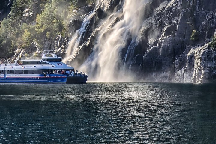 Croisière électrique de Stavanger au fjord jusqu'au Lysefjord et Preikestolen