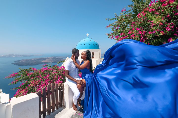 Santorini Flying Dress Experience mit Hotel Abholung und Rückgabe