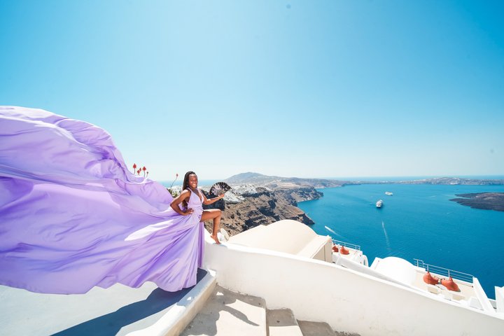 Santorini Flying Dress Experience mit Hotel Abholung und Rückgabe