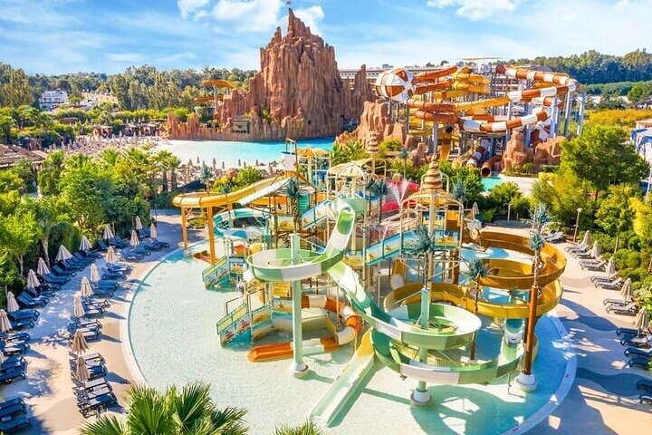 Seite: Land of Legends Themenpark-Ticket mit Hoteltransfer