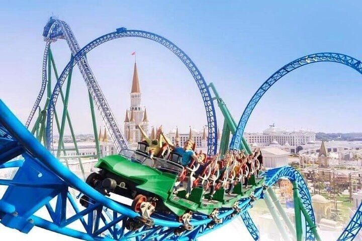 Seite: Land of Legends Themenpark-Ticket mit Hoteltransfer