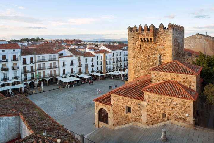 Hola Caceres : Privado 2 - Horas Intro Paseo por la ciudad con guía local