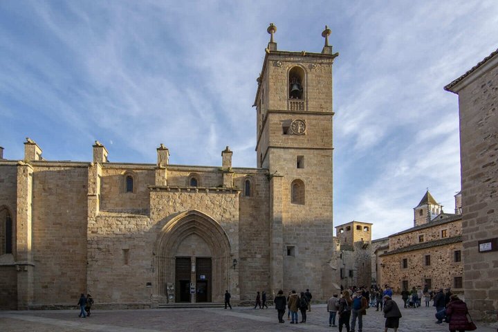 Hola Caceres : Privado 2 - Horas Intro Paseo por la ciudad con guía local