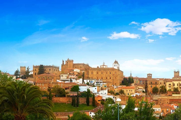Hola Caceres : Privado 2 - Horas Intro Paseo por la ciudad con guía local