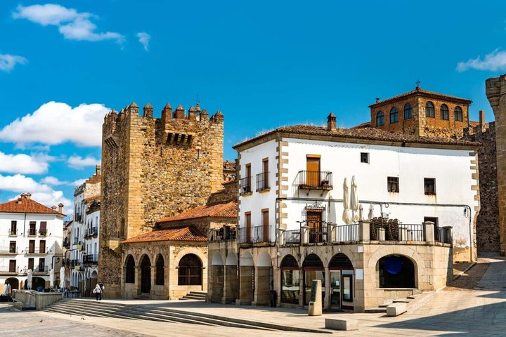 Hola Caceres : Privado 2 - Horas Intro Paseo por la ciudad con guía local