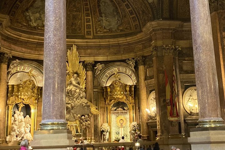 Begeleide rondleiding door de Basiliek van Onze-Lieve-Vrouw van de Pilaar in Zaragoza in het Spaans