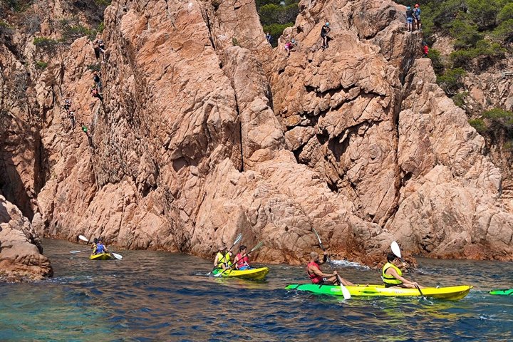 Kajak- und Schnorcheltour an der Costa Brava. Sant Feliu de Guíxols