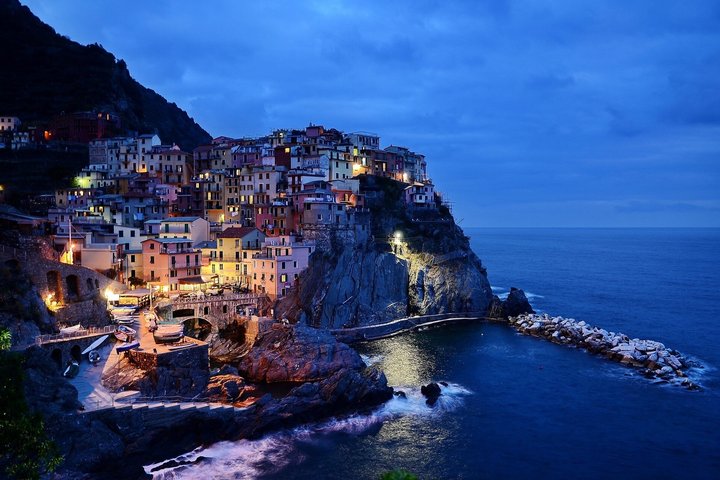 Monterosso: Boottocht door de Cinque Terre, overdag of bij zonsondergang, inclusief aperitief