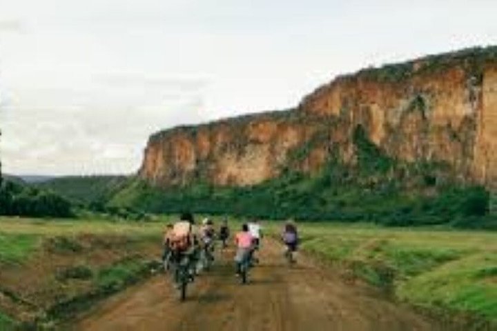 Excursión de un día al parque nacional Hells Gate y paseo en barco por el lago Naivasha