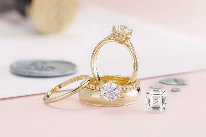 Hoteller i nærheden af Bling and Beverages Cayman Jewelry Shopping Experience