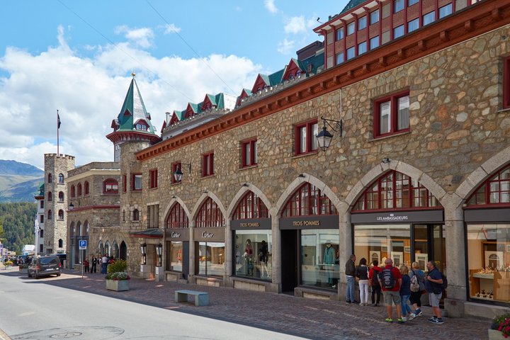 Tour a piedi della cultura privata di St Moritz oltre le piste