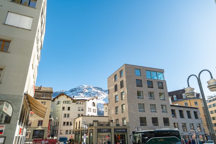 Tour a piedi della cultura privata di St Moritz oltre le piste